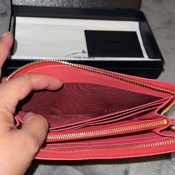Prada Saffiano zippy long wallet excellent condition Preloved - Picture 8 of 15